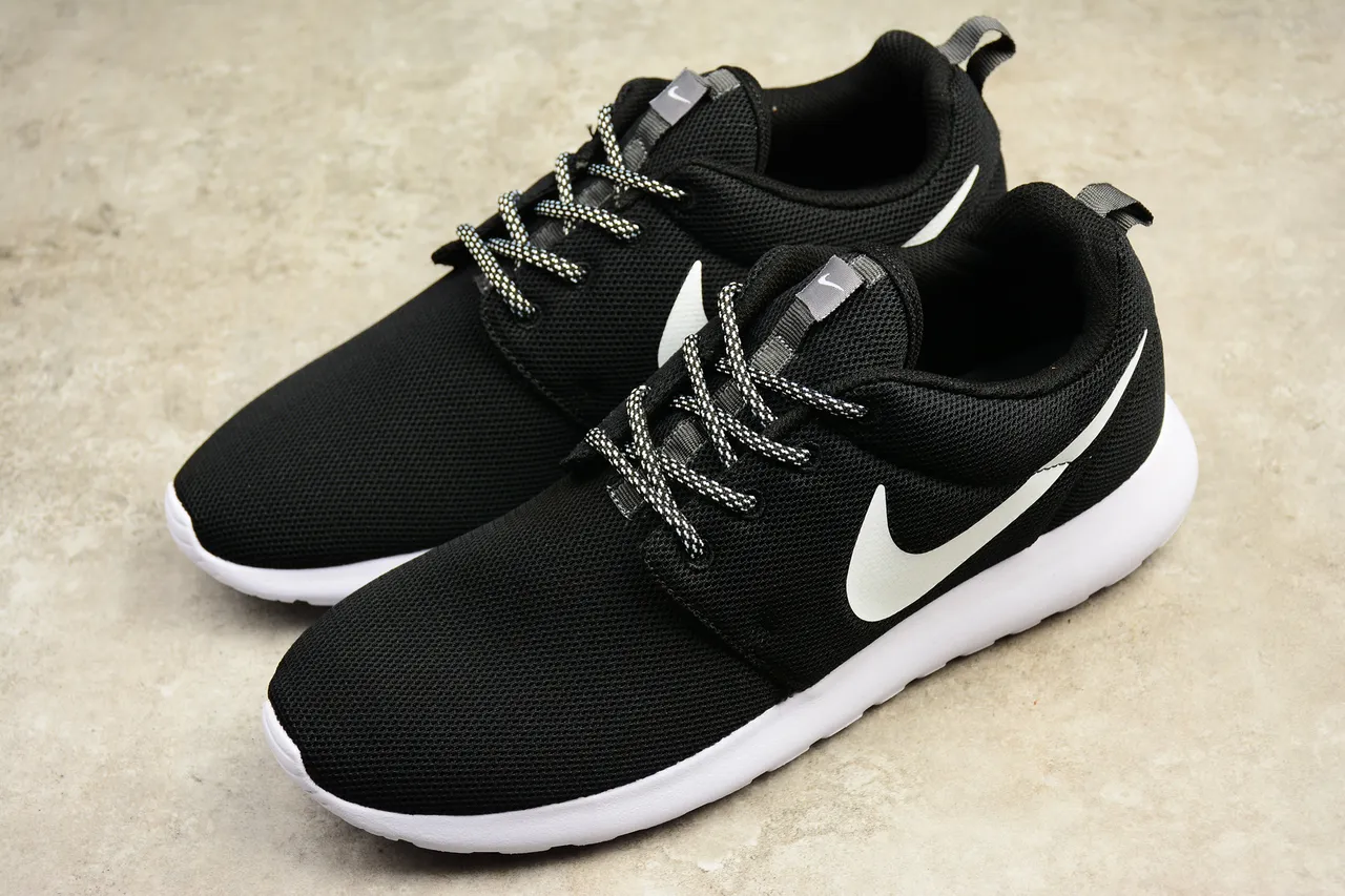 Nike Roshe One Black and White Lifestyle Sneakers 15