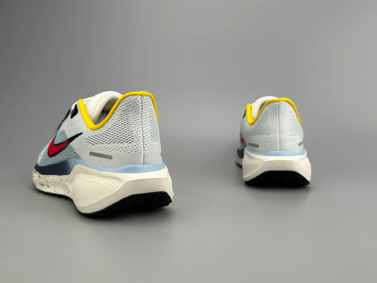 Nike Running Shoe White Navy Red Yellow Speckled Outsole Running Shoes 6