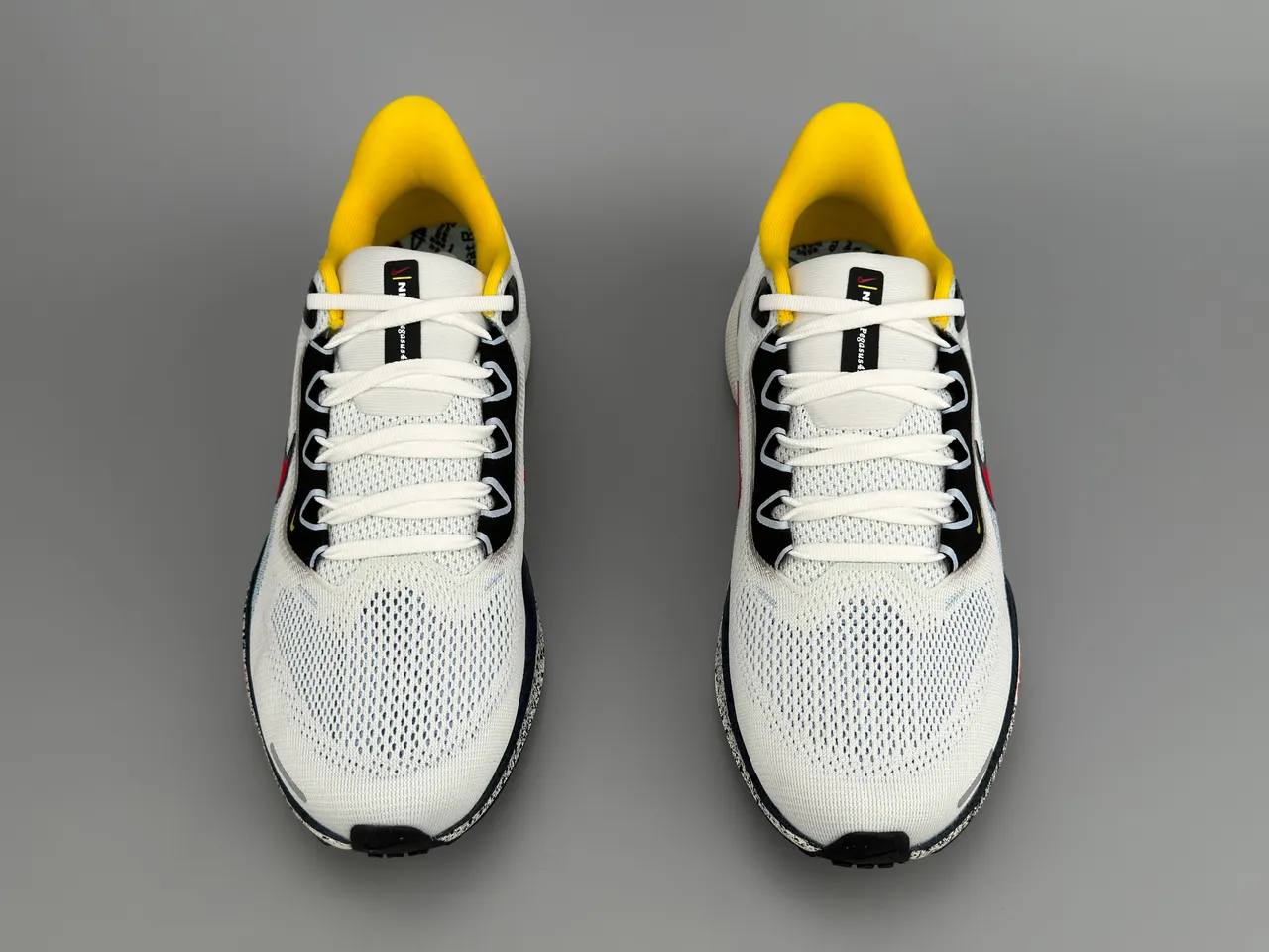 Nike Running Shoe White Navy Red Yellow Speckled Outsole Running Shoes 7