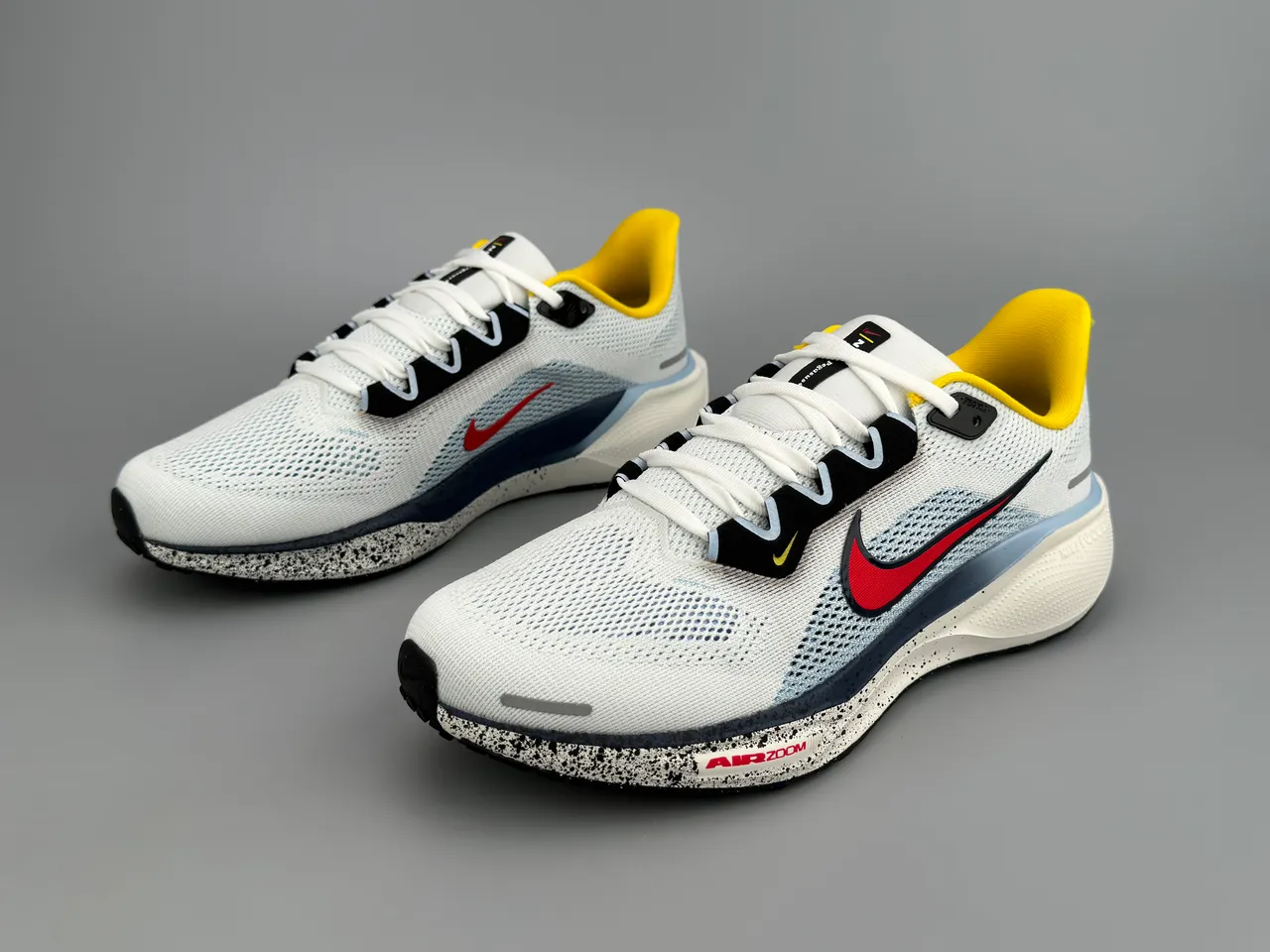 Nike Running Shoe White Navy Red Yellow Speckled Outsole Running Shoes 9