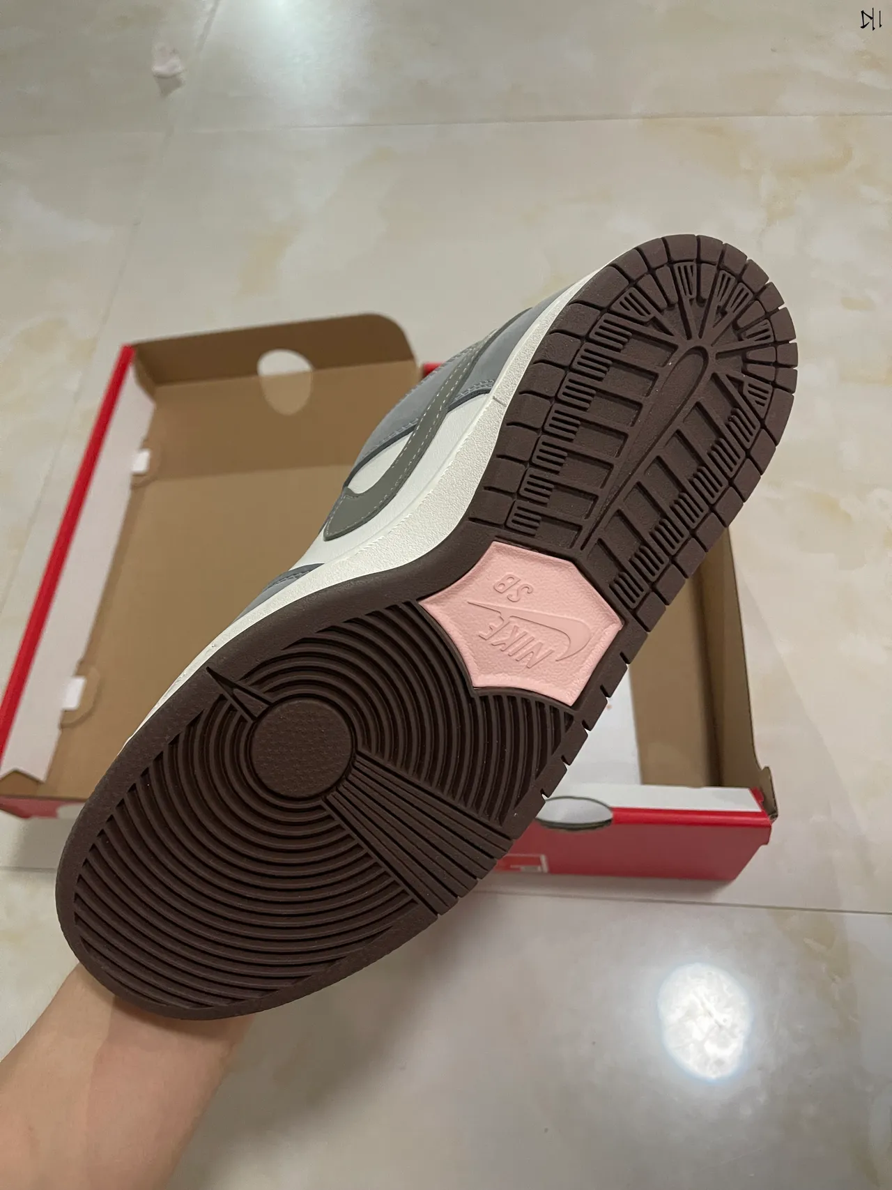 Nike SB Dunk Low 灰白棕滑板鞋 6