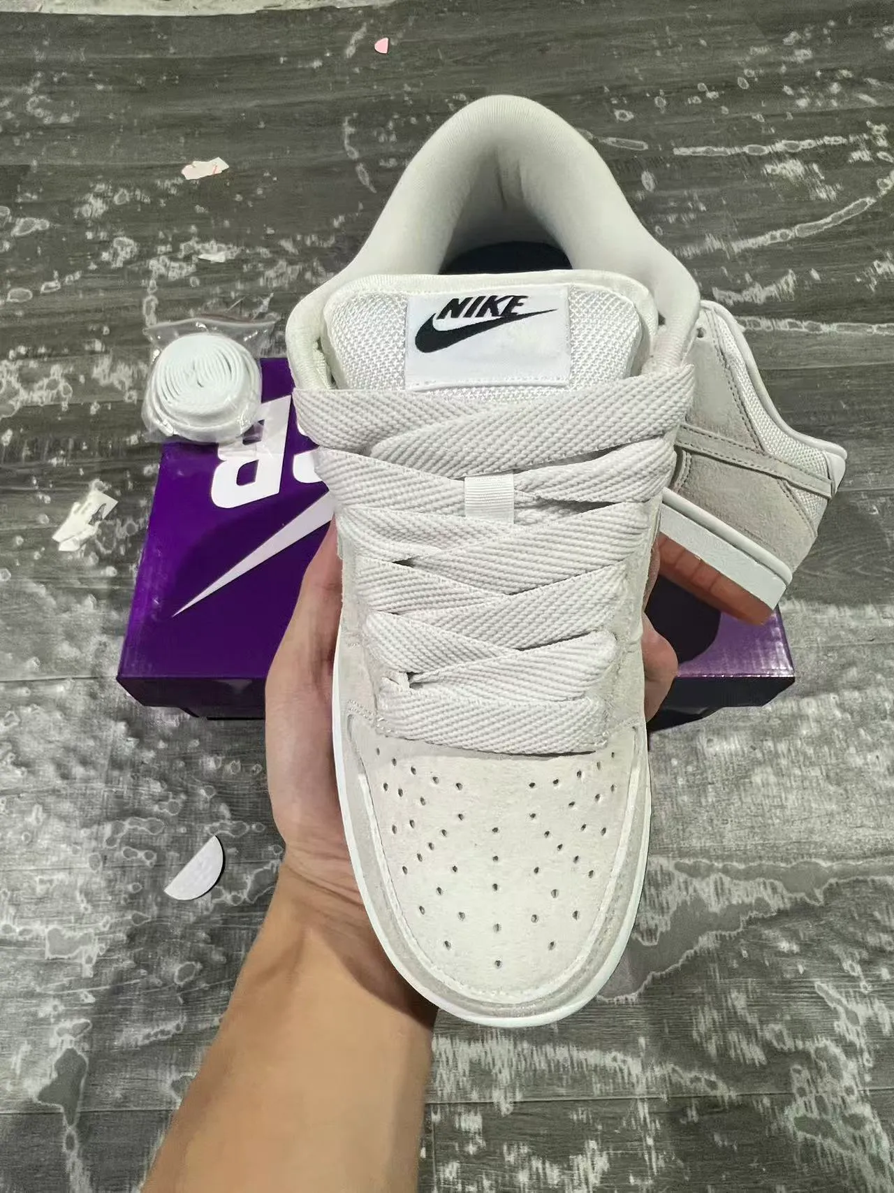 Nike SB Dunk Low أحذية تزلج رمادي فاتح جوم 3