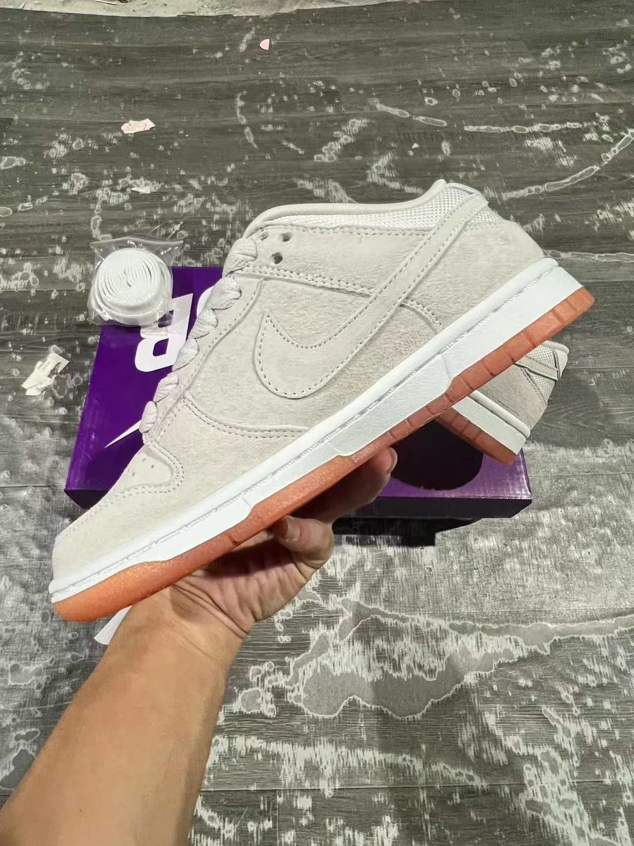 Nike SB Dunk Low أحذية تزلج رمادي فاتح جوم 5