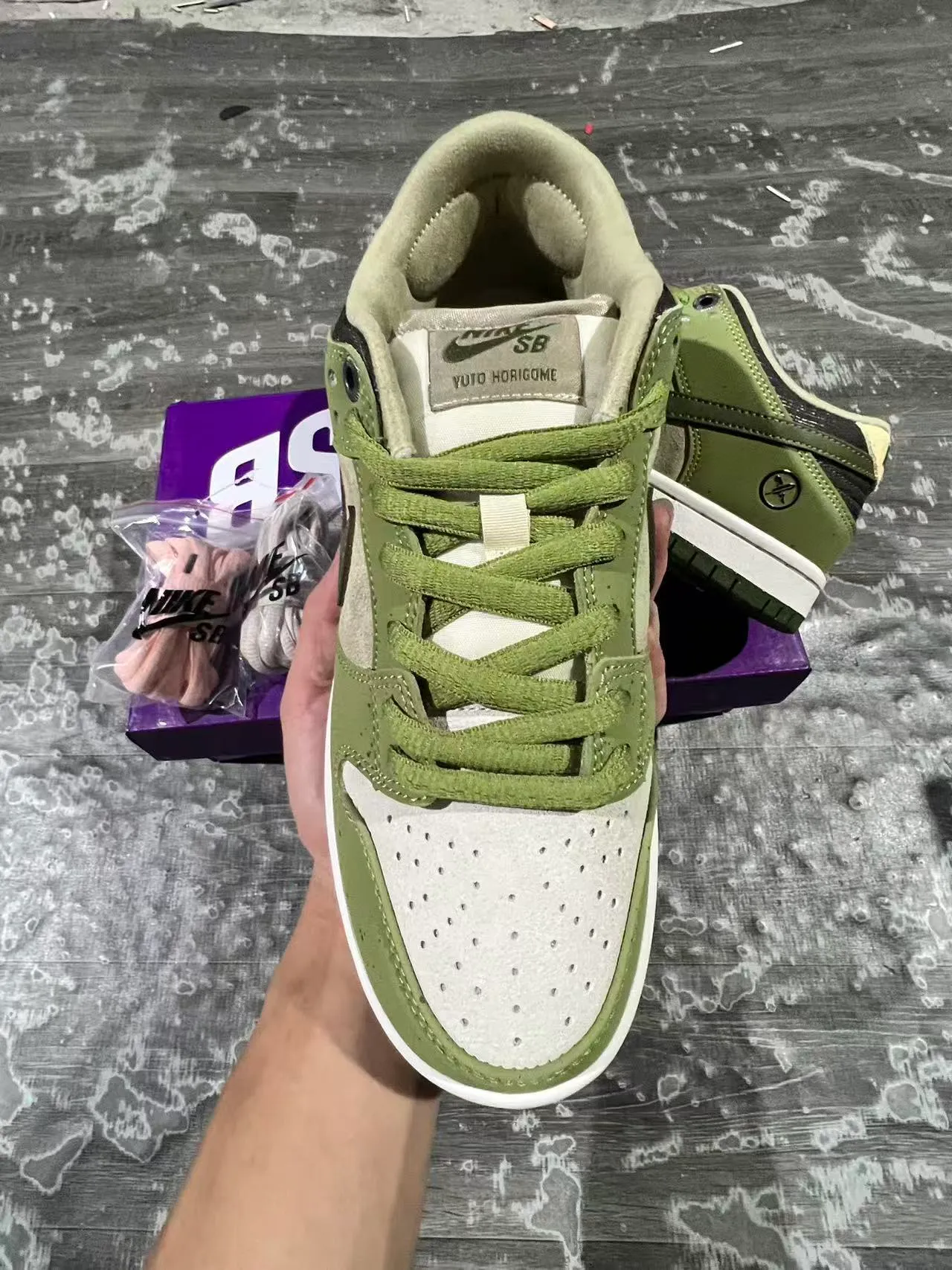 Nike SB Dunk Low Verde Oliva Creme Suede Tênis de Skateboard 3