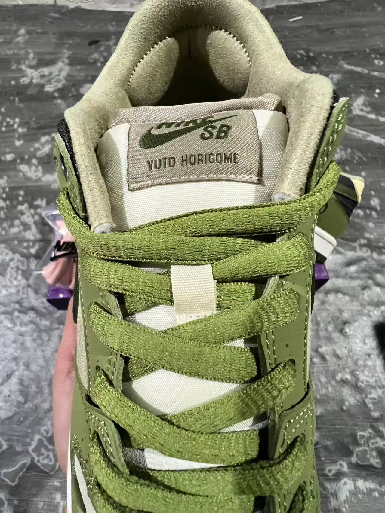 Nike SB Dunk Low Verde Oliva Creme Suede Tênis de Skateboard 4