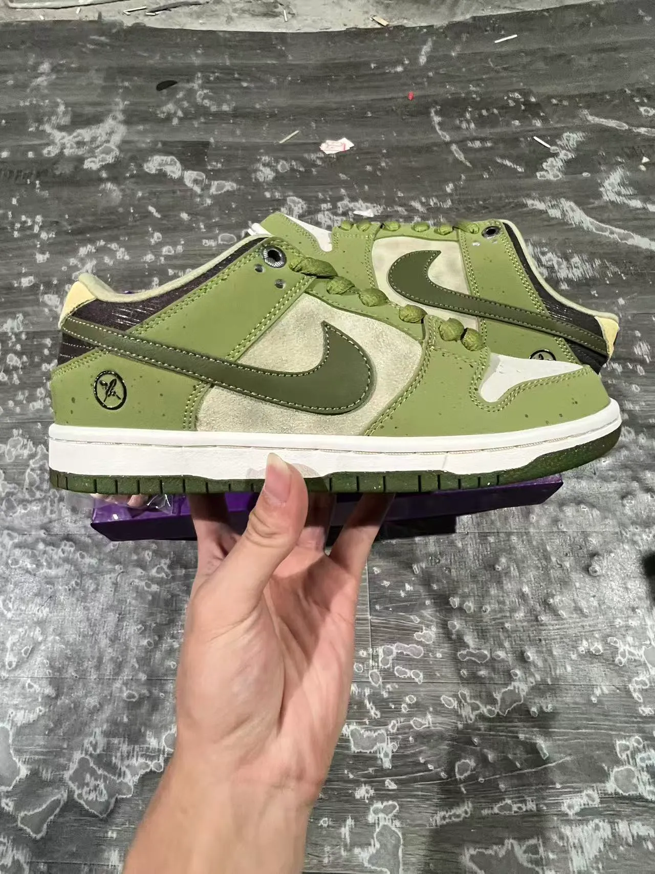 Nike SB Dunk Low Verde Oliva Creme Suede Tênis de Skateboard 7