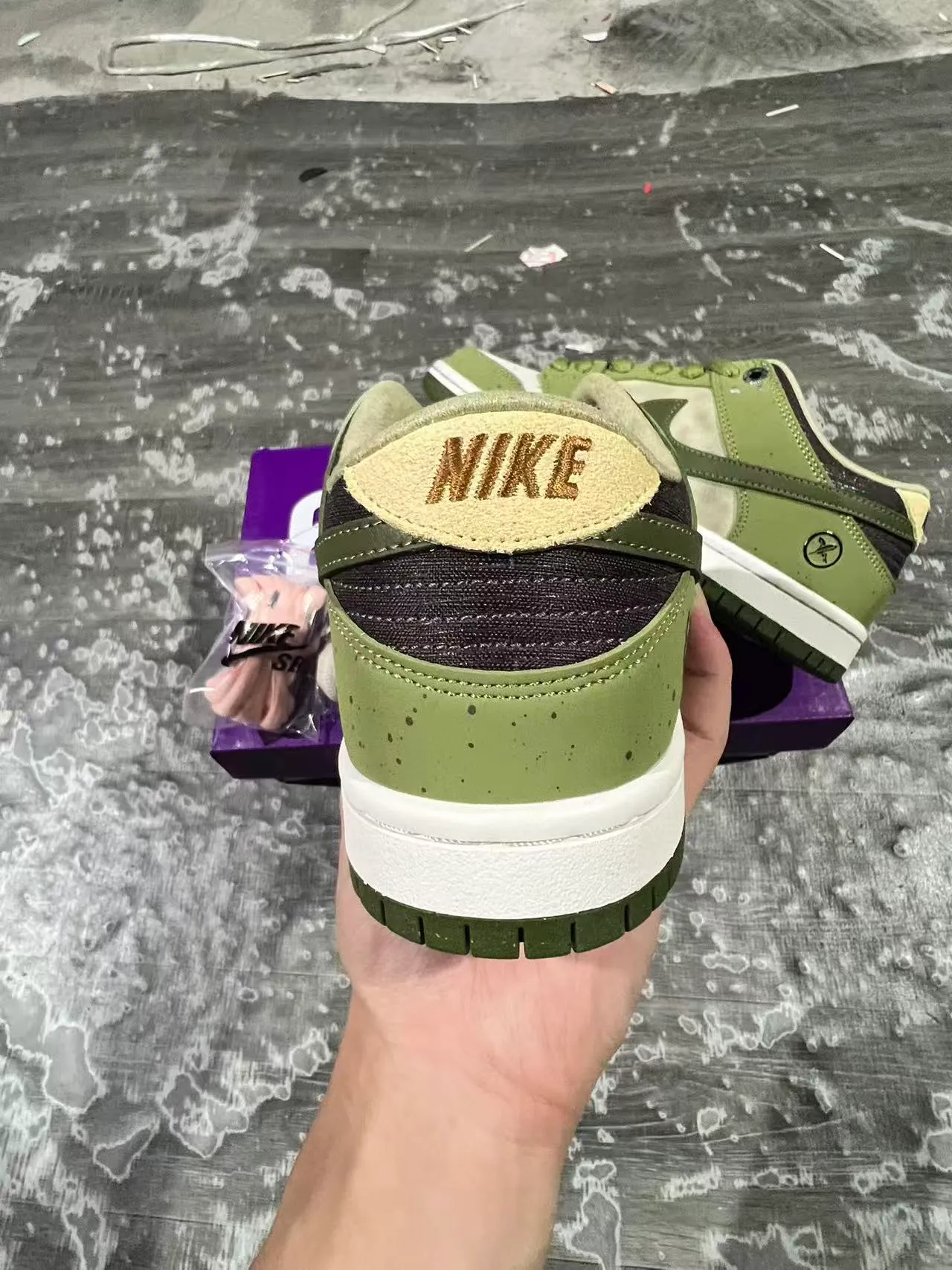 Nike SB Dunk Low Verde Oliva Creme Suede Tênis de Skateboard 8