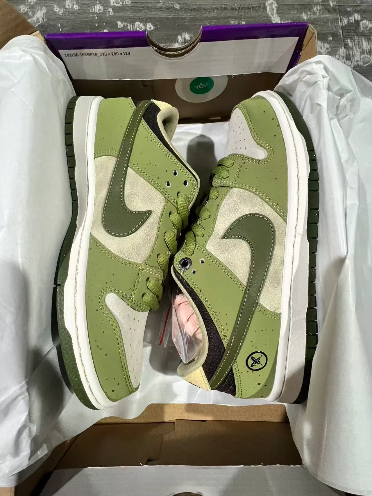Nike SB Dunk Low Verde Oliva Creme Suede Tênis de Skateboard 9