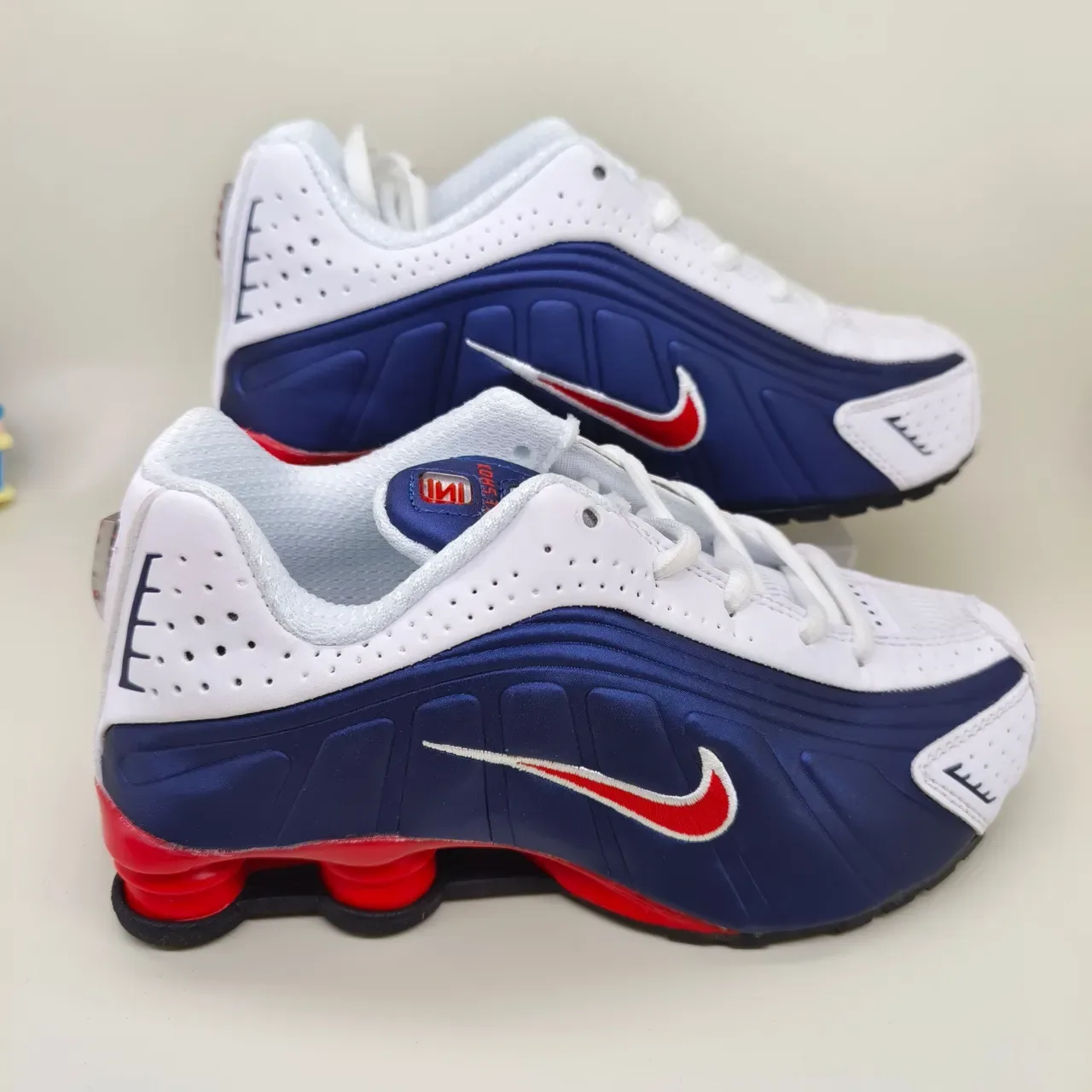 Nike Shox White Gray Perforated Mesh Upper Sculpted Layered Midsole Lifestyle Sneakers 8