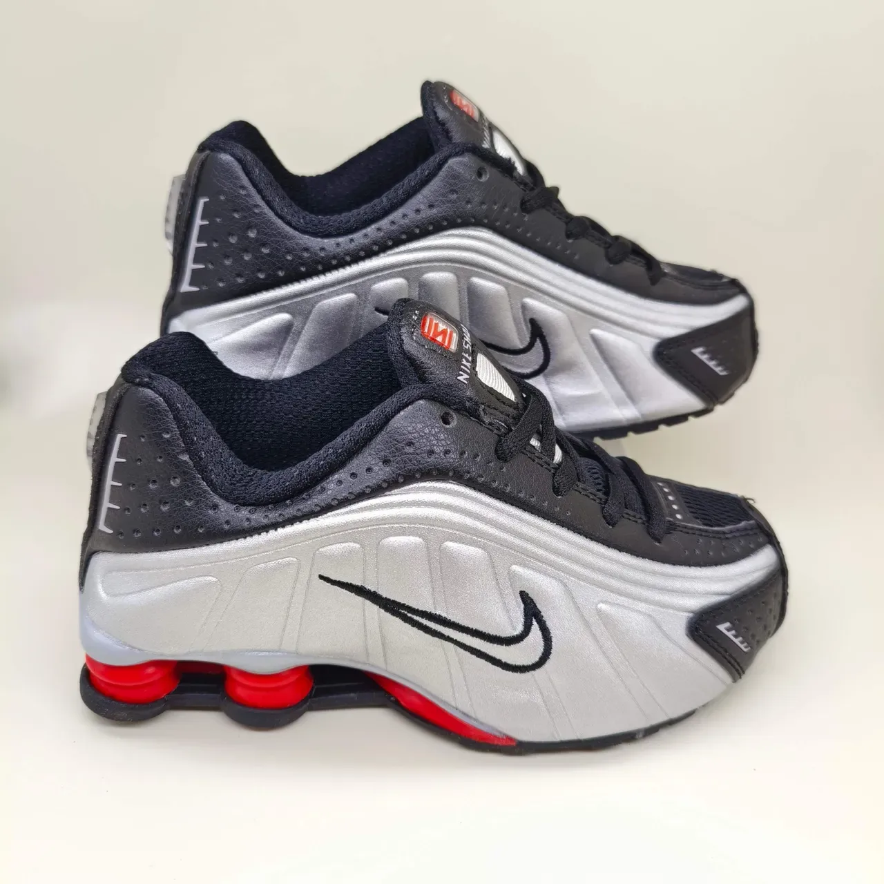 Nike Shox White Gray Perforated Mesh Upper Sculpted Layered Midsole Lifestyle Sneakers 15