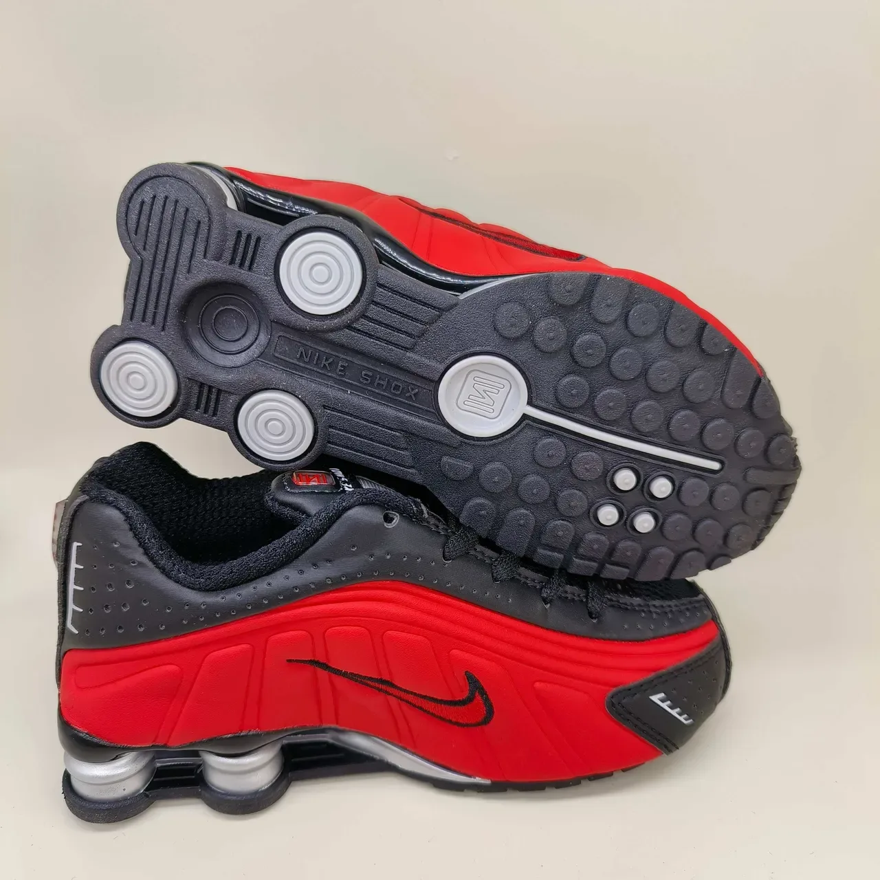 Nike Shox White Gray Perforated Mesh Upper Sculpted Layered Midsole Lifestyle Sneakers 17