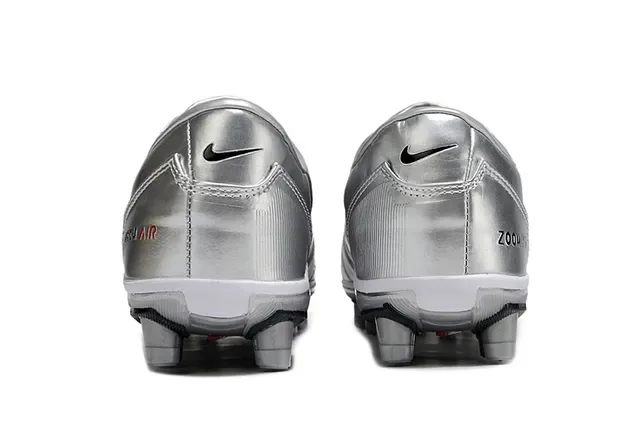 Nike Silver Black Metallic Chaussures de football tige matelacée basse cleat pour terrain ferme 4