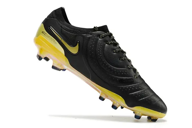 Nike Tiempo Chaussures de football Noir et Or pour terrain ferme 2