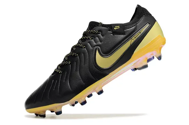 Nike Tiempo Chaussures de football Noir et Or pour terrain ferme 3