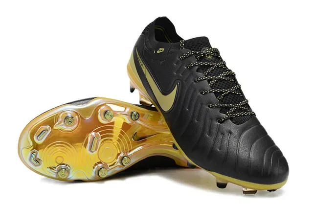 Nike Tiempo Chaussures de football Noir et Or pour terrain ferme 4