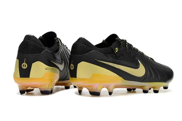 Nike Tiempo Chaussures de football Noir et Or pour terrain ferme 5