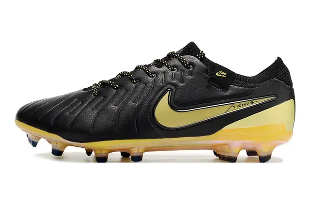 Nike Tiempo Chaussures de football Noir et Or pour terrain ferme 7