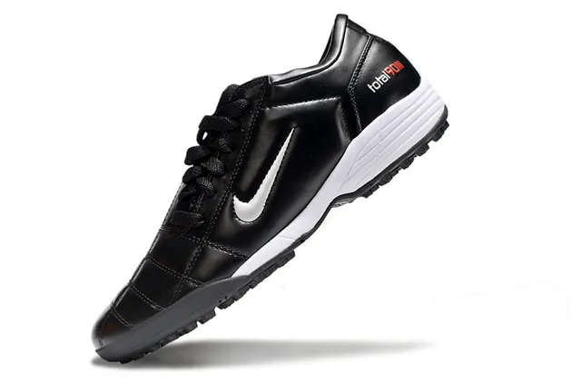 Nike Total 90 III Zapatos de fútbol Turf Negro y Blanco 5