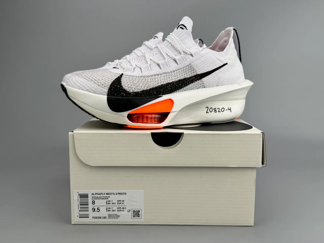 Nike White Black Knit Upper Sculpted Midsole Running Shoes 2