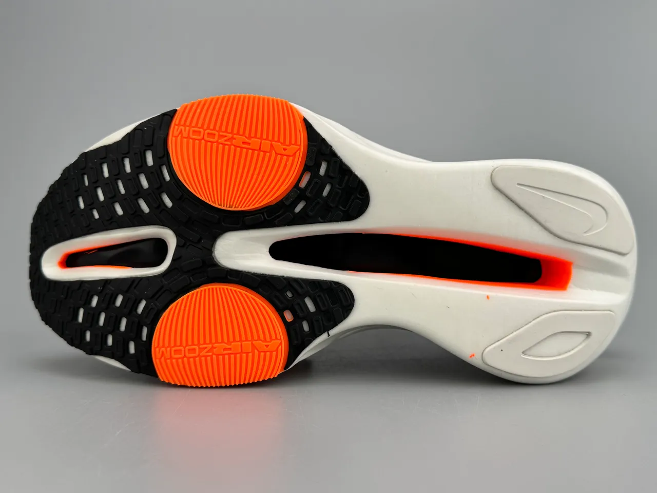 Nike White Black Knit Upper Sculpted Midsole Running Shoes 6