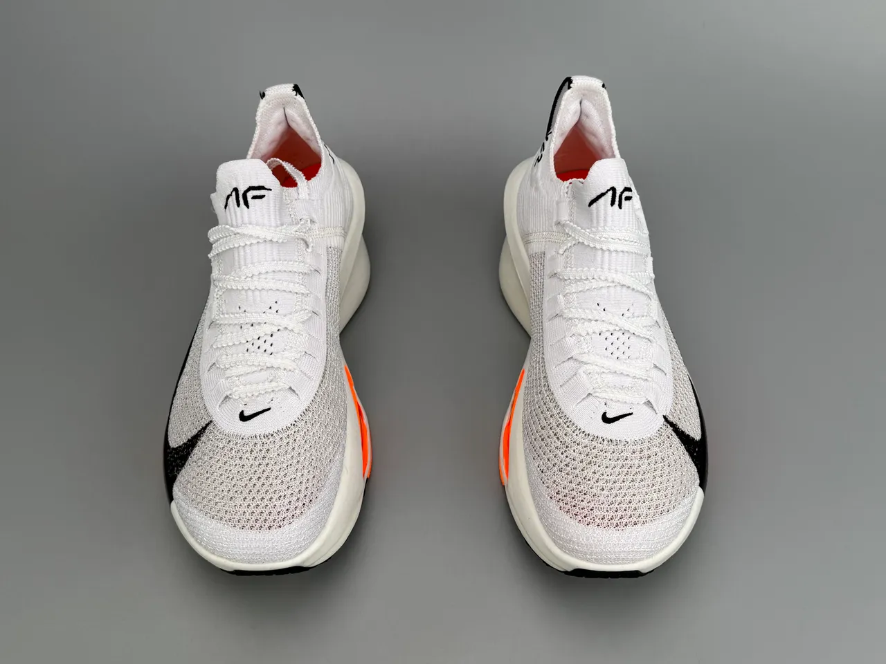 Nike White Black Knit Upper Sculpted Midsole Running Shoes 9