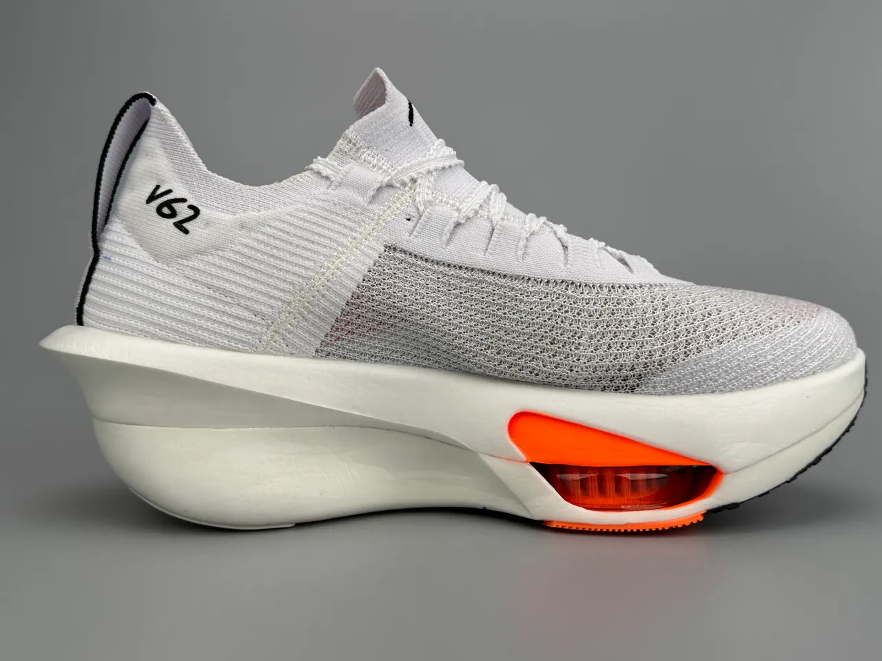 Nike White Black Knit Upper Sculpted Midsole Running Shoes 10