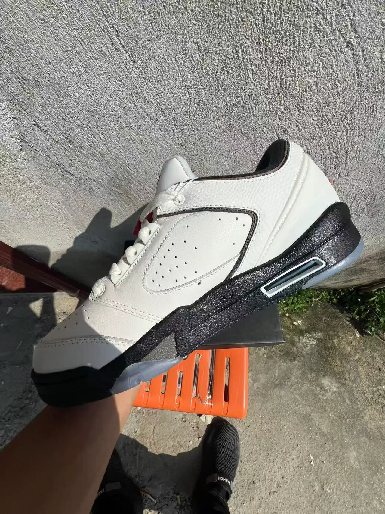Nike White Black Leather Upper Synthetic Heel Cage Lifestyle Sneakers 5