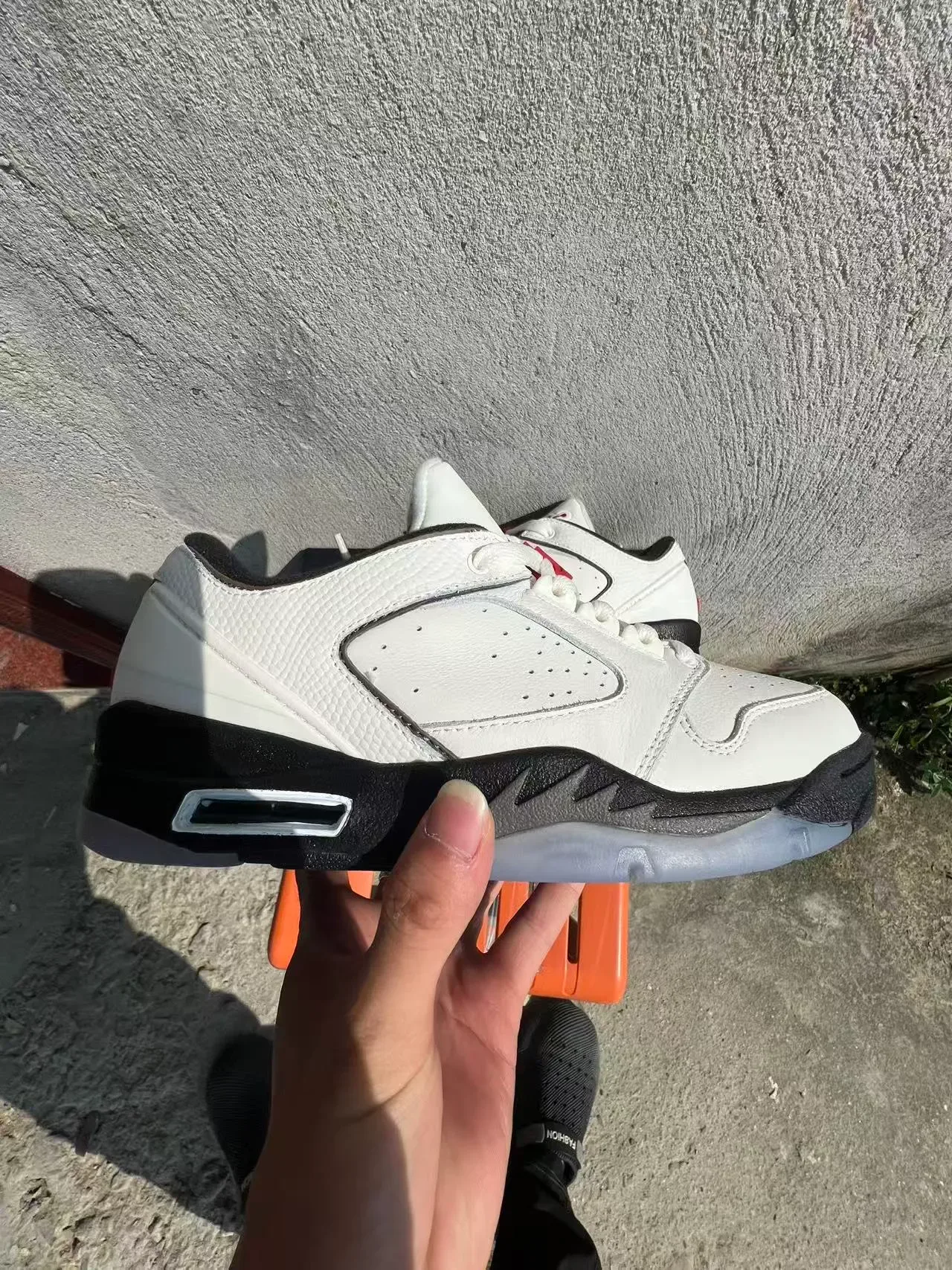 Nike White Black Leather Upper Synthetic Heel Cage Lifestyle Sneakers 7