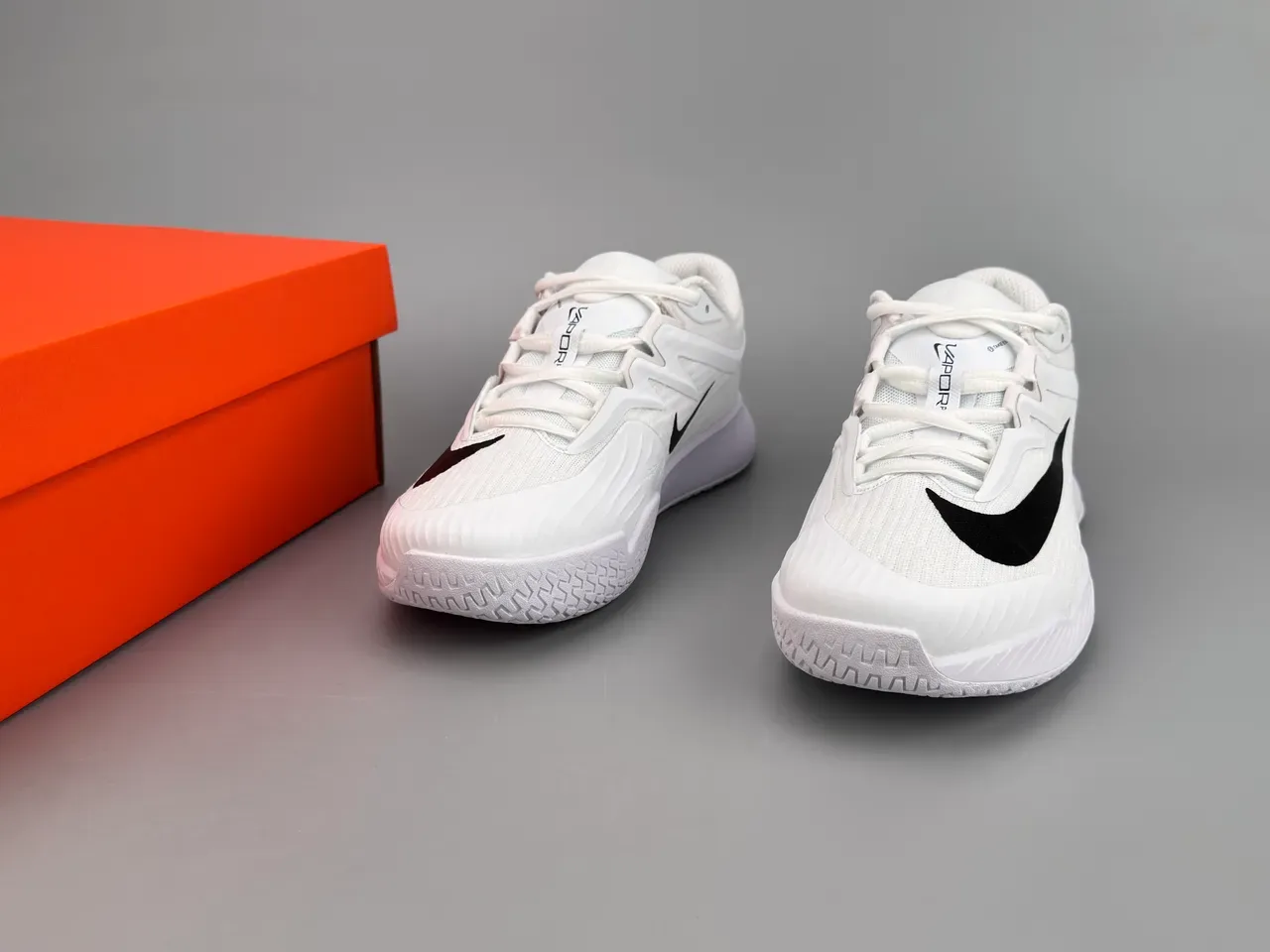 Nike White Black Mesh Upper Swoosh Accent Lifestyle Sneakers 3