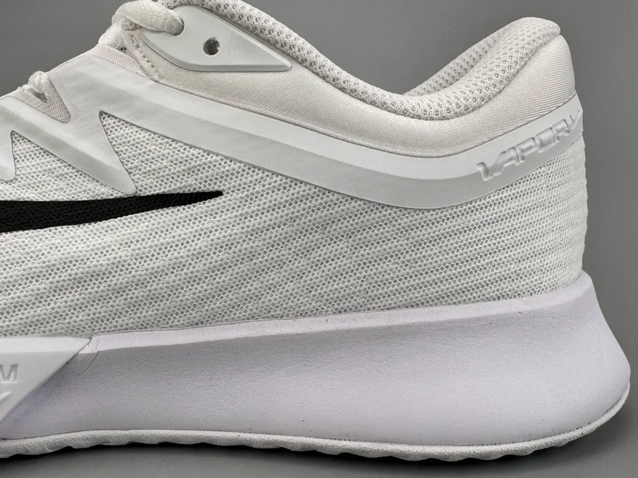 Nike White Black Mesh Upper Swoosh Accent Lifestyle Sneakers 7