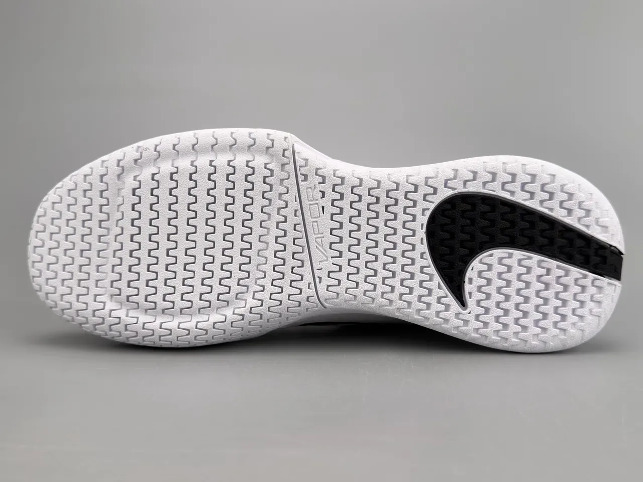 Nike White Black Mesh Upper Swoosh Accent Lifestyle Sneakers 8