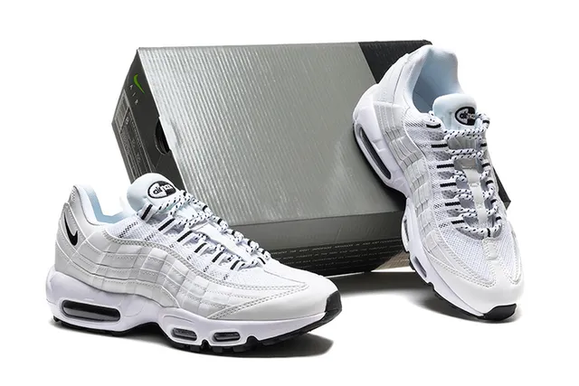 Nike White Black Quilted Upper Visible Air Cushioning Lifestyle Sneakers 2