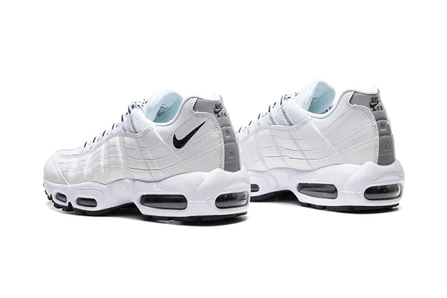 Nike White Black Quilted Upper Visible Air Cushioning Lifestyle Sneakers 3