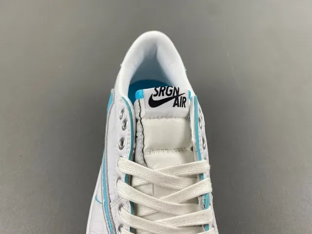 Nike Sneakers Lifestyle Blancs Bleus avec Partie Supérieure Synthétique Embossé Crocodile Contraste Cyan Swoosh 6