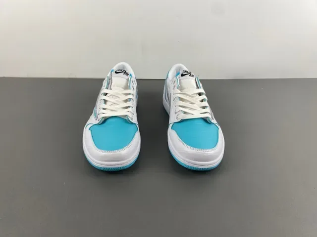 Nike Sneakers Lifestyle Blancs Bleus avec Partie Supérieure Synthétique Embossé Crocodile Contraste Cyan Swoosh 11