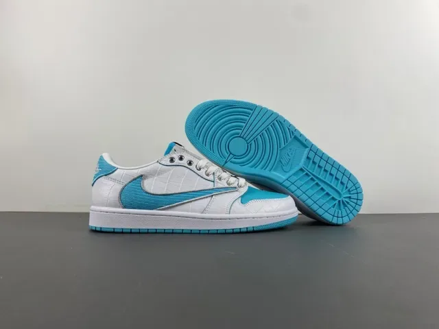 Nike Sneakers Lifestyle Blancs Bleus avec Partie Supérieure Synthétique Embossé Crocodile Contraste Cyan Swoosh 12