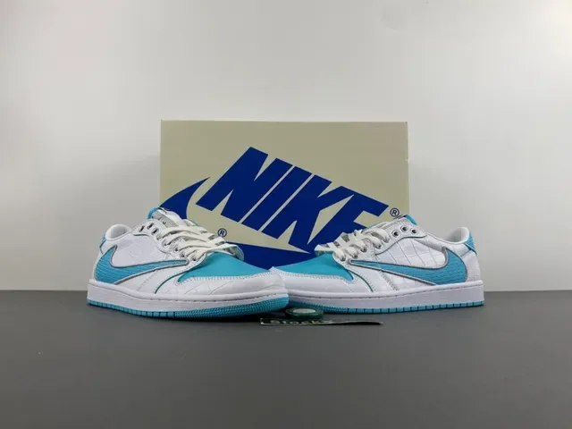 Nike Sneakers Lifestyle Blancs Bleus avec Partie Supérieure Synthétique Embossé Crocodile Contraste Cyan Swoosh 13