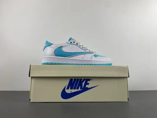 Nike Sneakers Lifestyle Blancs Bleus avec Partie Supérieure Synthétique Embossé Crocodile Contraste Cyan Swoosh 16