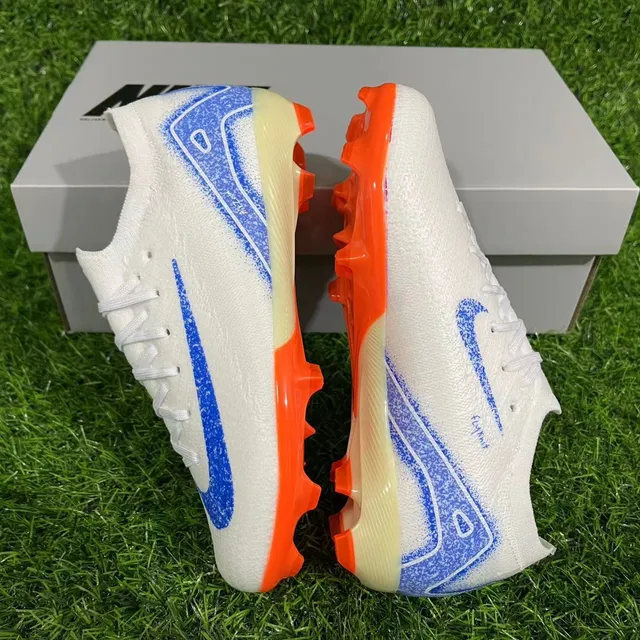 Nike White Blue Knit Upper Dynamic Fit Collar Firm-Ground Soccer Shoes 11