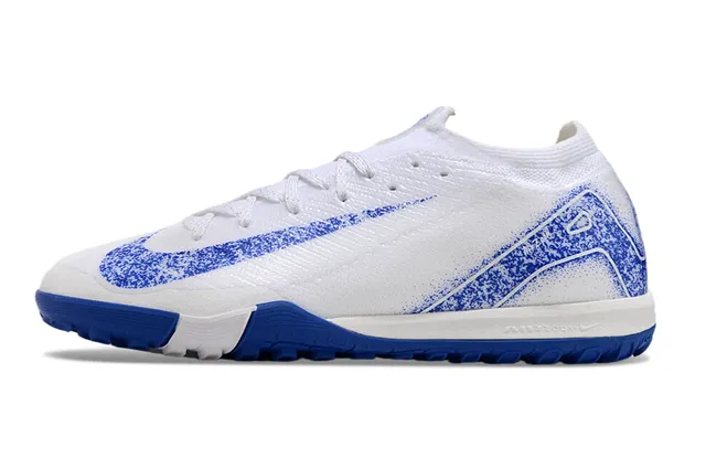 Nike chaussures de football avec upper en knit blanc et bleu, overlay de spray-graphic pour gazon 7