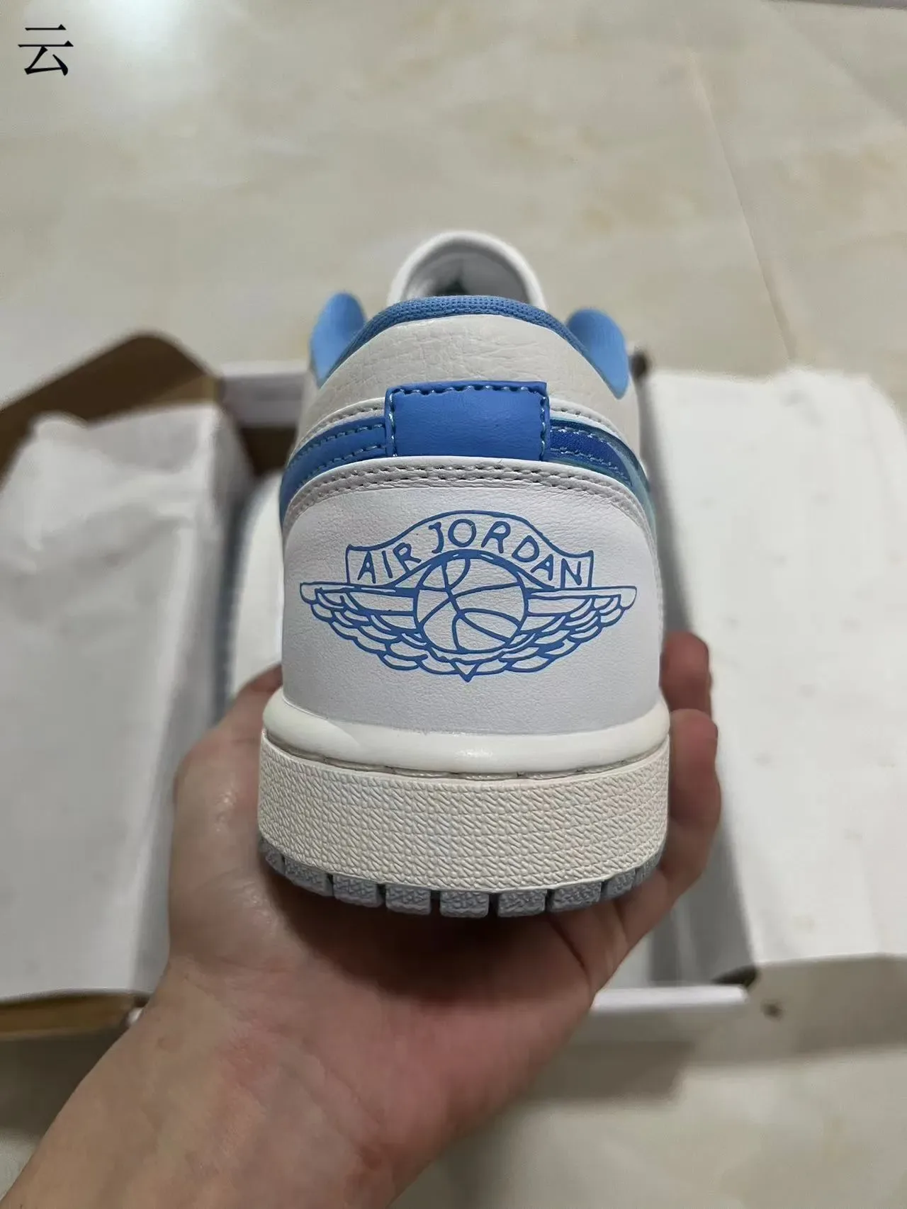 Nike White Blue Low-Top Leather Upper Lifestyle Sneakers 6