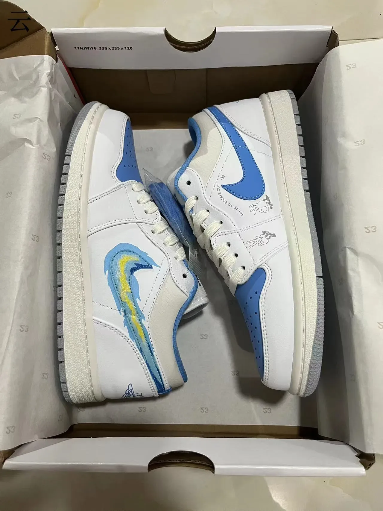 Nike White Blue Low-Top Leather Upper Lifestyle Sneakers 7