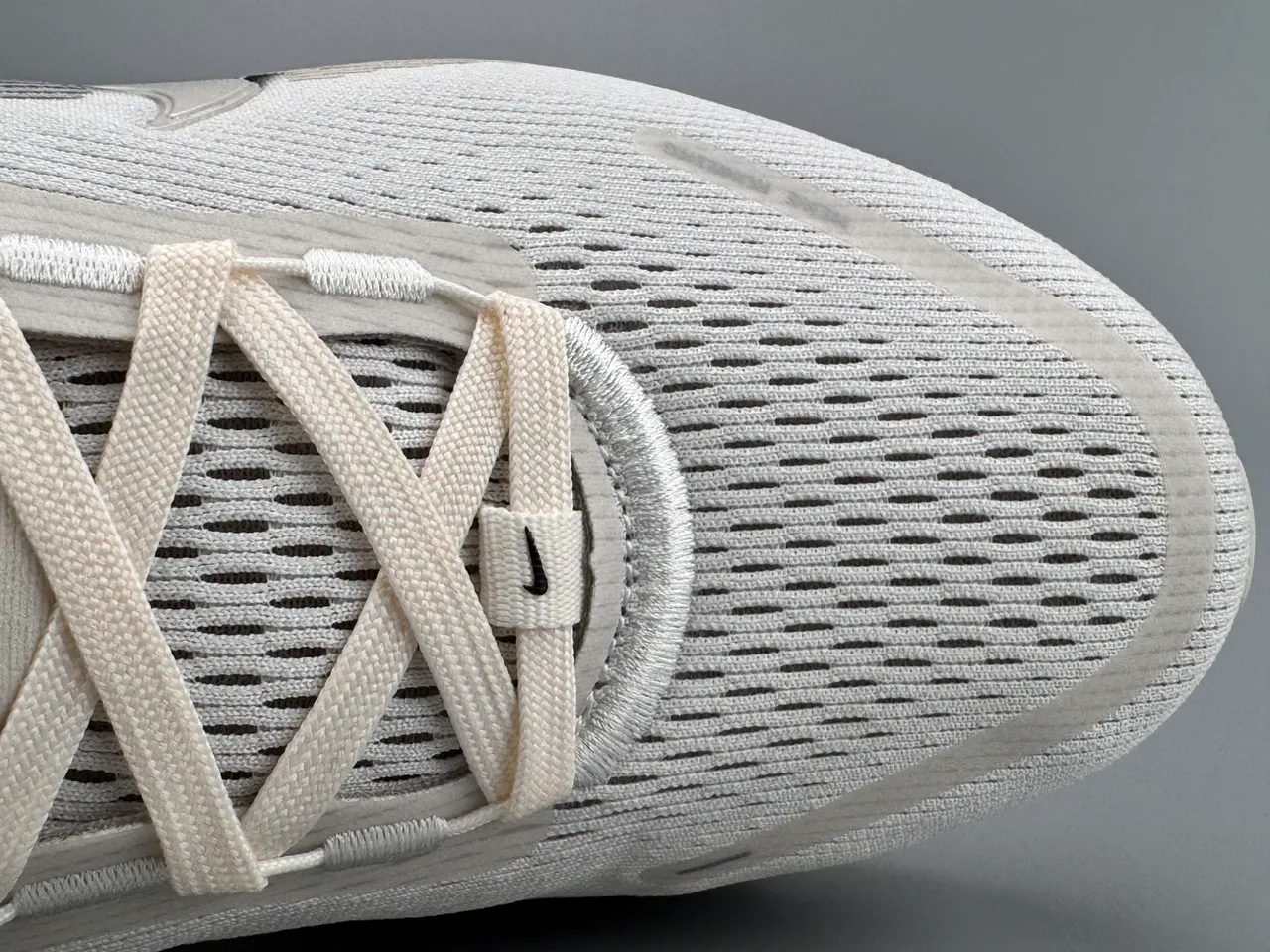 Nike White Gray Engineered Mesh Upper Black Camo-Pattern Overlay Running Shoes 2