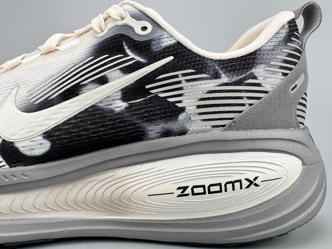 Nike White Gray Engineered Mesh Upper Black Camo-Pattern Overlay Running Shoes 7