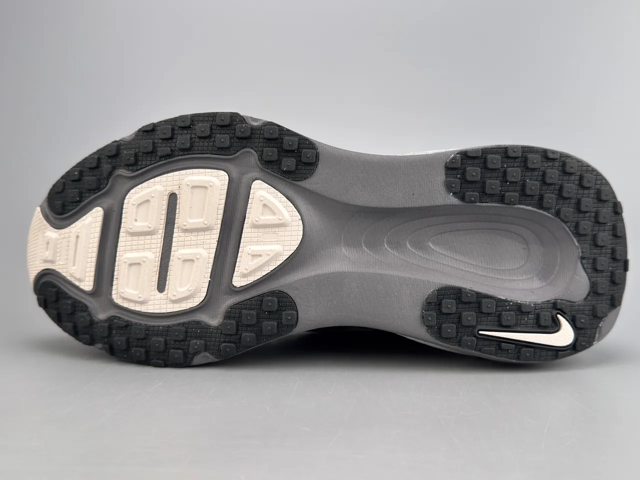 Nike White Gray Engineered Mesh Upper Black Camo-Pattern Overlay Running Shoes 8