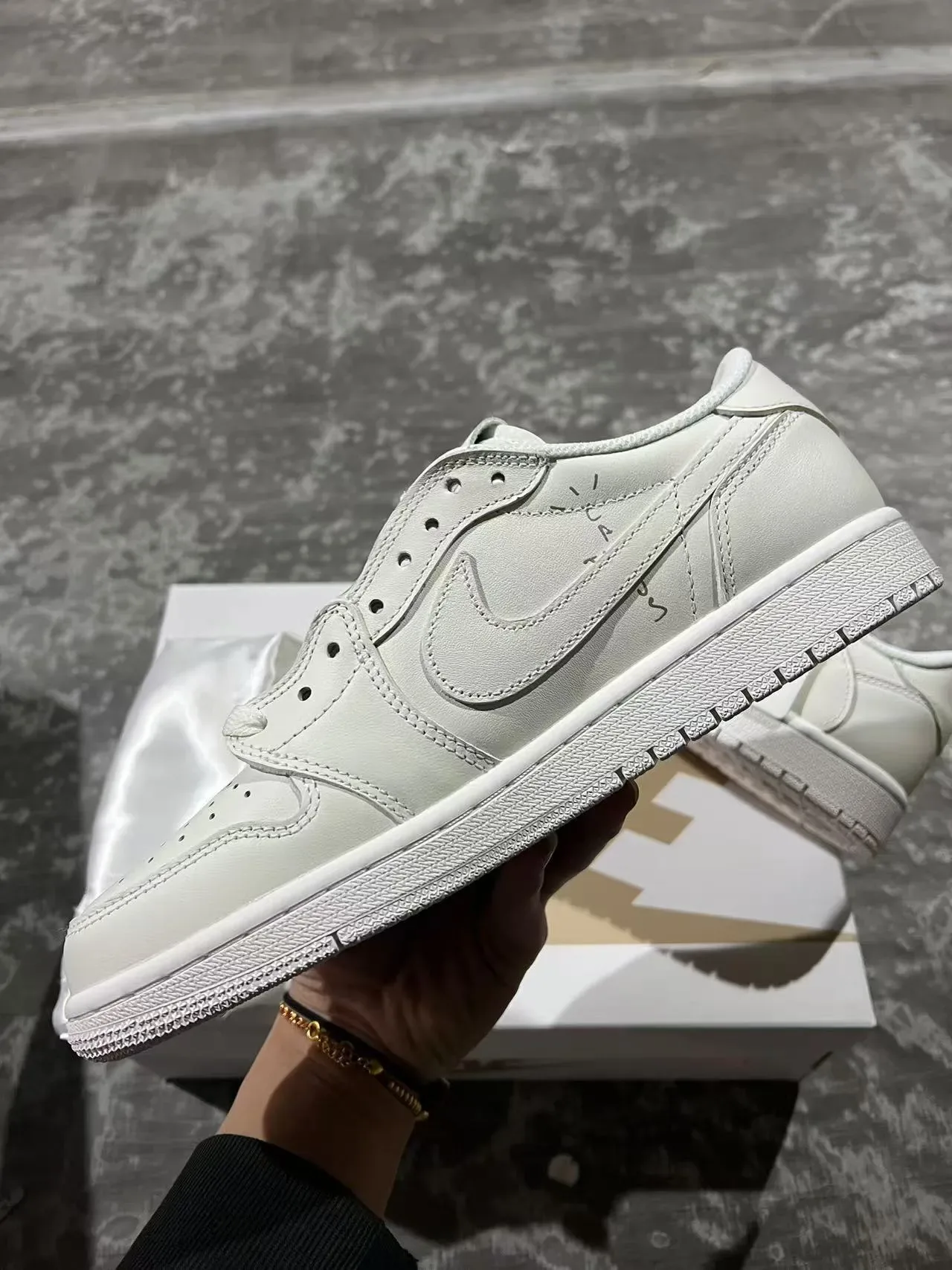 Nike White Gray Low-Top Full Leather Lifestyle Sneakers 5