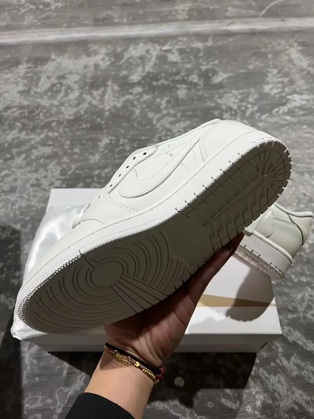 Nike White Gray Low-Top Full Leather Lifestyle Sneakers 6