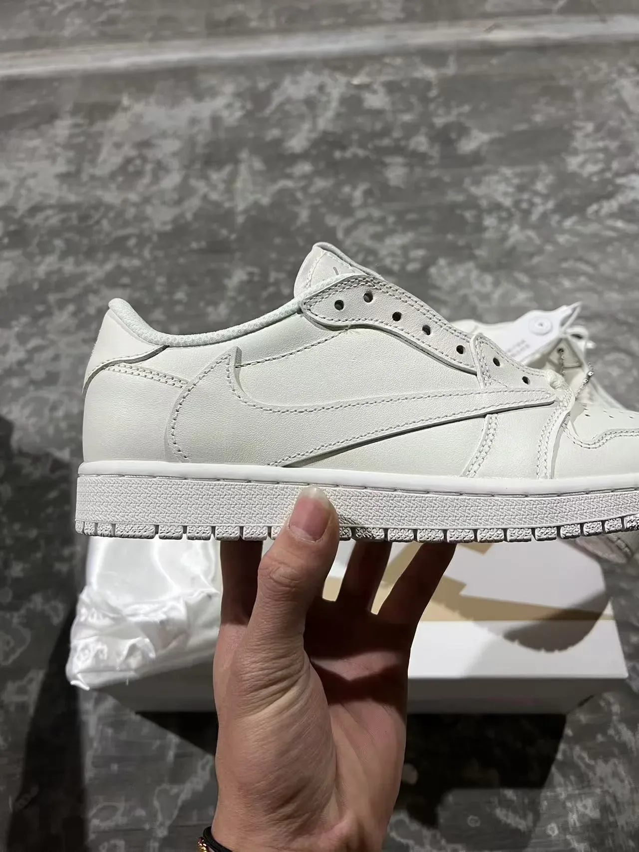 Nike White Gray Low-Top Full Leather Lifestyle Sneakers 7