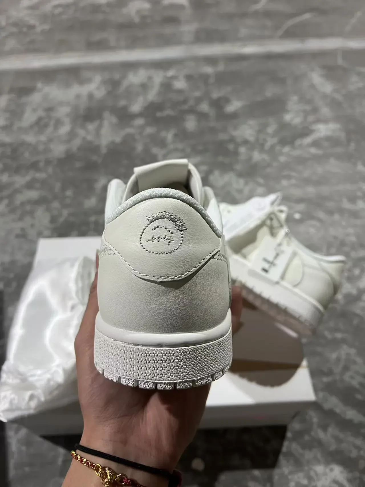 Nike White Gray Low-Top Full Leather Lifestyle Sneakers 8