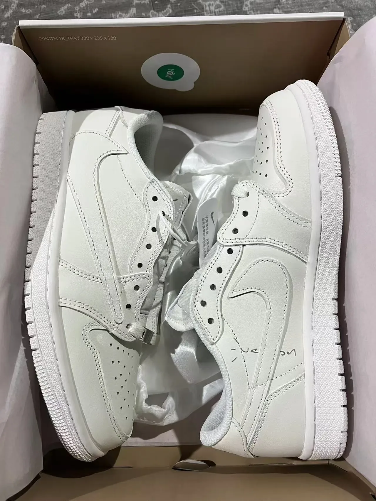 Nike White Gray Low-Top Full Leather Lifestyle Sneakers 10